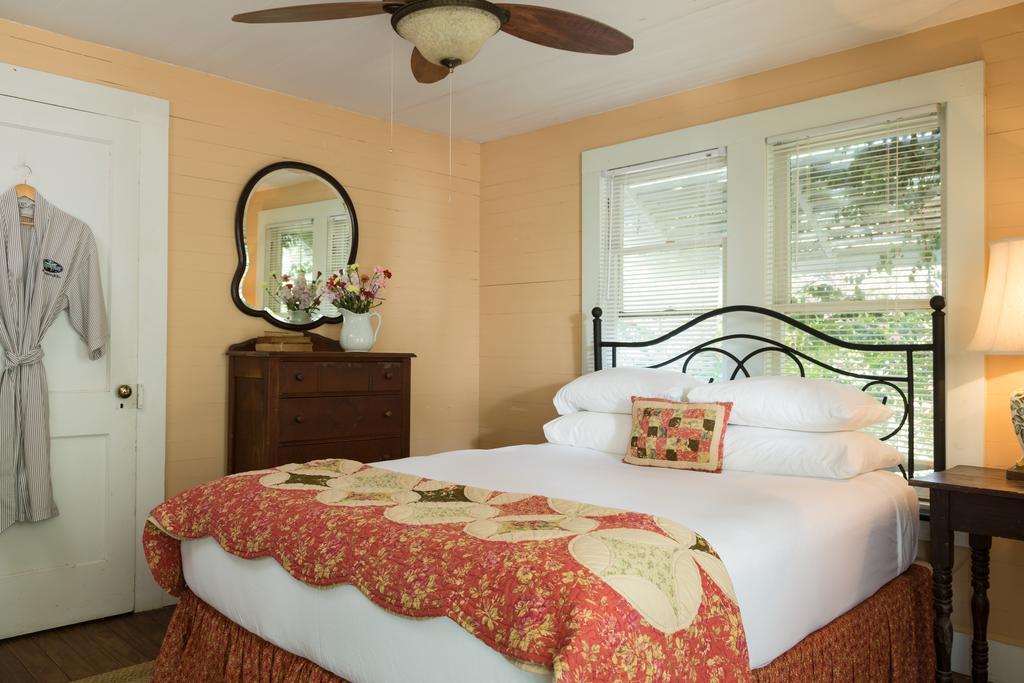 Blisswood Bed And Breakfast Ranch Cat Spring Ngoại thất bức ảnh
